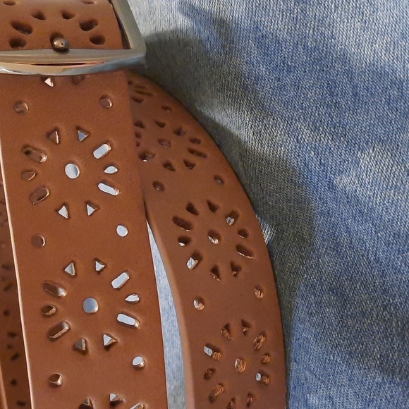 Light Tan flower hole punch boho style hippie 90's vintage sz M/L - Picture 2 of 4